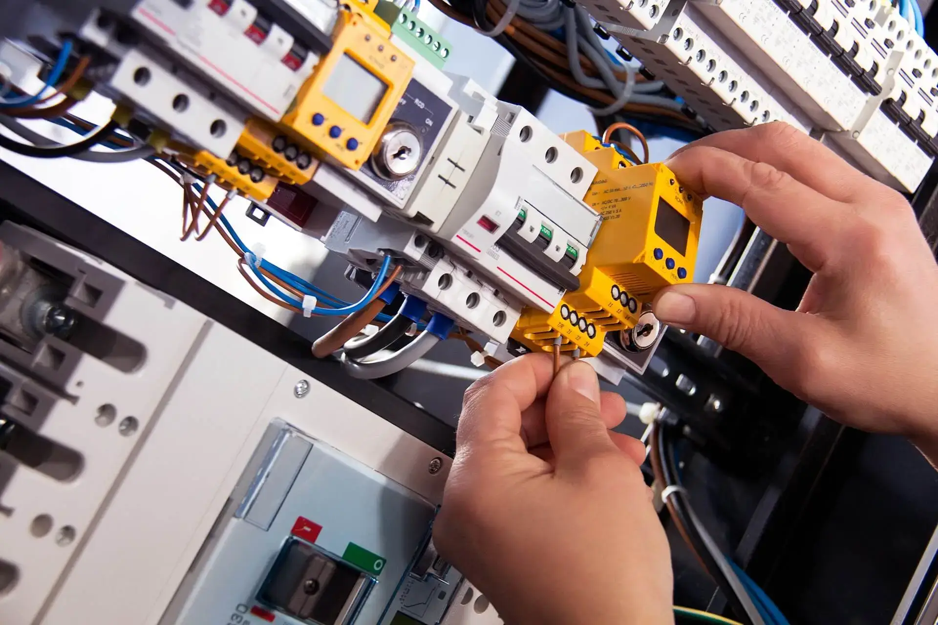 Certified electricians in Isleworth